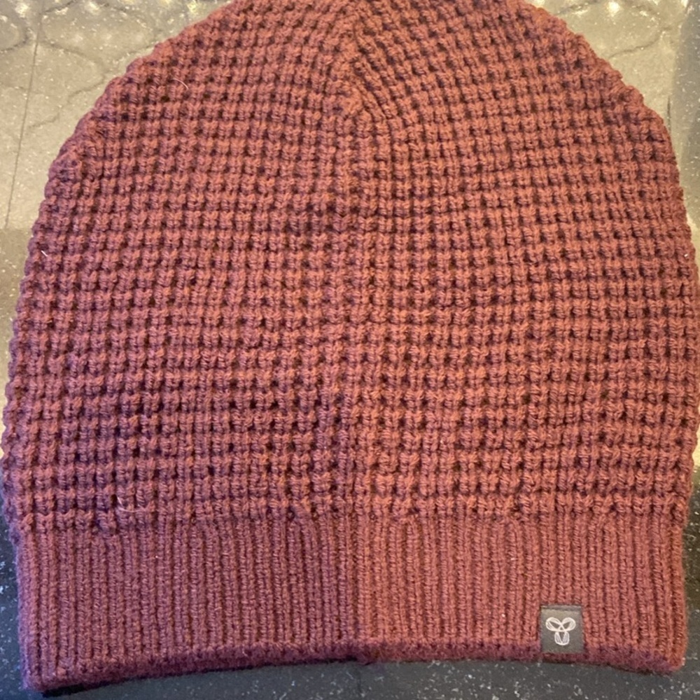 TNA Waffle Knit Beanie in Burgundy NWT​​